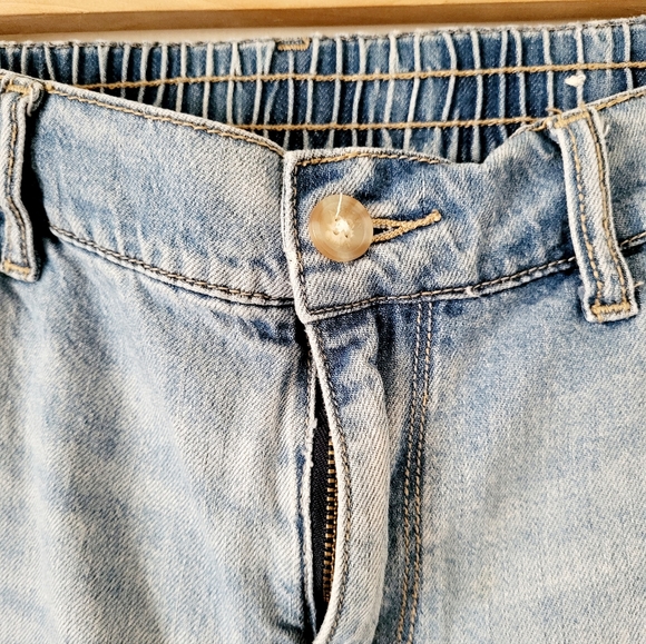 American Eagle Outfitters Light Wash Denim Jogger Pants Size 2 - Picture 11 of 16